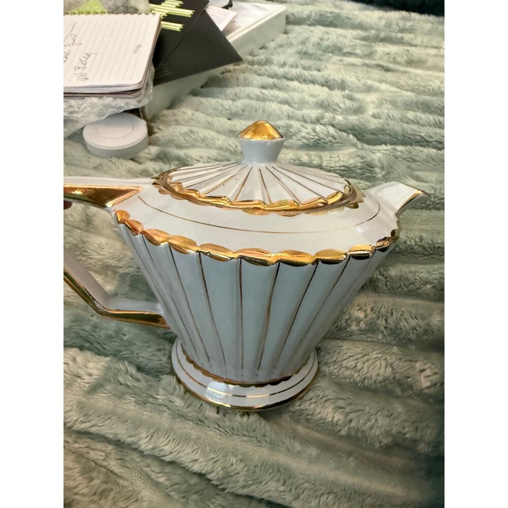 Vintage Art Deco Baby Blue Porcelain Teapot Gold Gilt Ribbed Lid Handle - Picture 7 of 8
